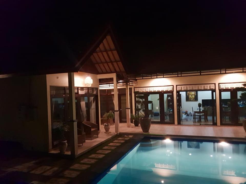 Отель Mias Jungle House Ловина Экстерьер фото